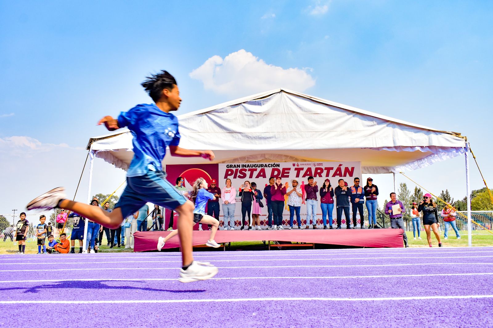 Berenice Hernández entrega deportivo remodelado y con nueva pista de tartán