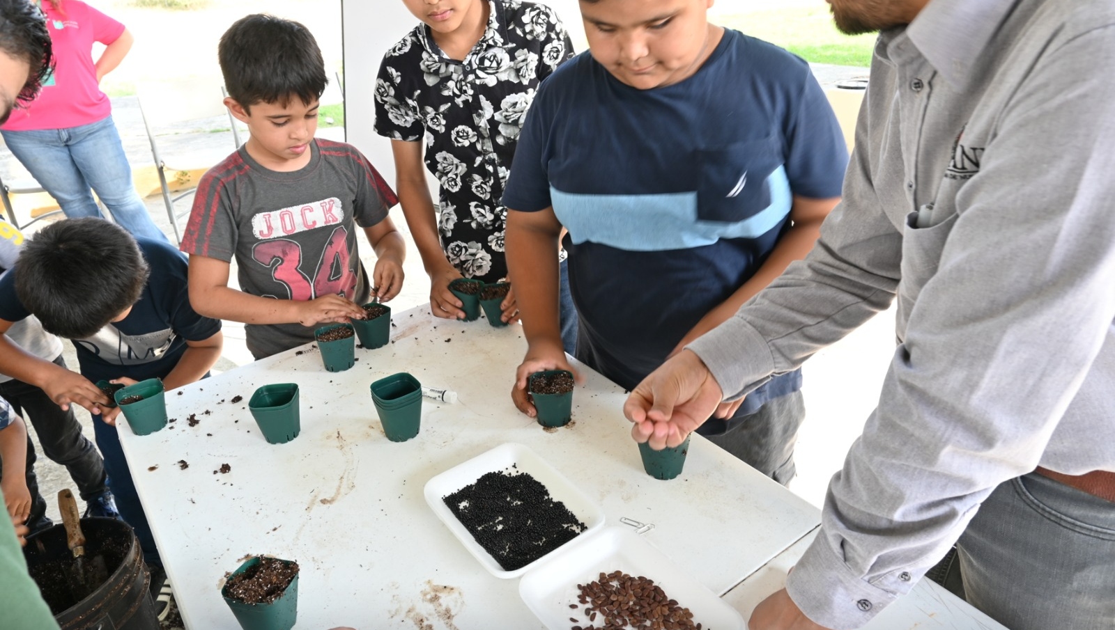 ¿Infancias curiosas? Este taller en Tláhuac les enseña a sembrar y a amar la naturaleza